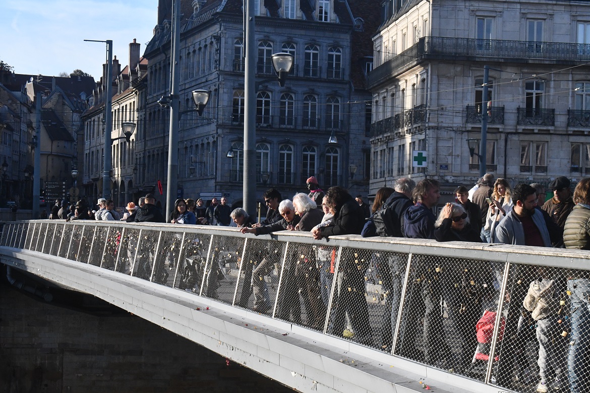 ALGERIEN MANIF BATTANT 5
