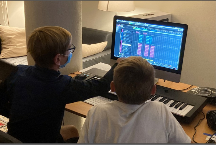 Une riche expérience dans le domaine de la production musicale assistée par ordinateur