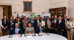Signature des documents à l&#039;Hotel de Grand Quartier Général de Clévans 