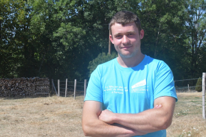 Clément Maire (22 ans), le président des Jeunes d’Agriculteurs du canton d’Amancey, installé sur la ferme familiale depuis 2 ans à Déservillers.