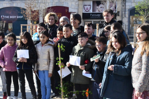 Besançon : les enfants vont planter des arbres dans leurs écoles