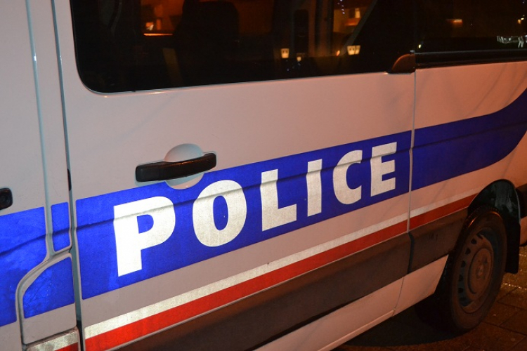 Besançon : Les policiers montent dans la nacelle des pompiers pour s&#039;introduire dans un appartement