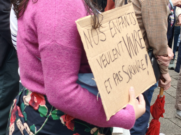 Besan&ccedil;on : plusieurs centaines de personnes rassembl&eacute;es en hommage &agrave; Lyhanna et pour r&eacute;clamer une loi contre les violences sexuelles
