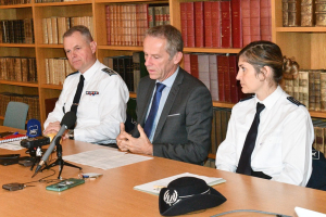 Etienne Manteaux et les responsables de la police bisontine 