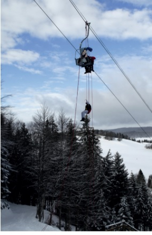 Chaux Neuve : Exercice d&#039;évacuation sur le télésiège du site des Tremplins