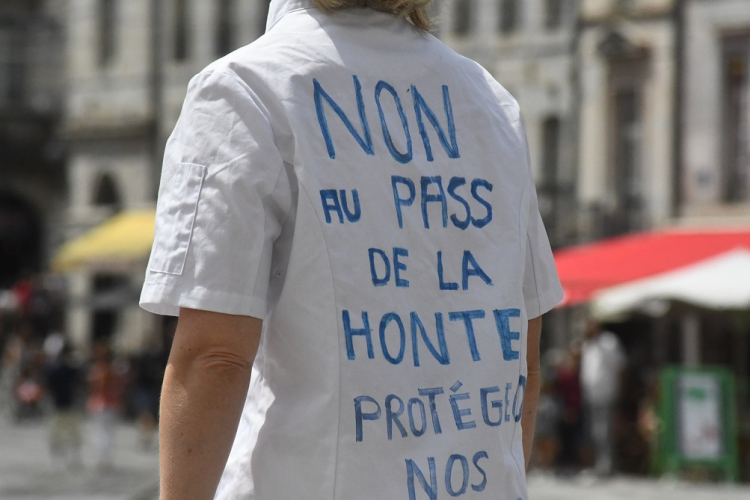 Besançon : « Marre de cette société au contrôle permanent »
