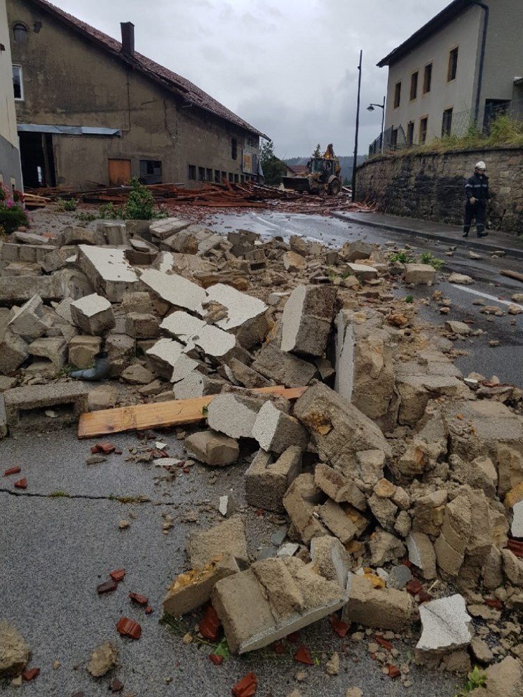 Mini tornade : Morteau et La Chaux de Fonds fortement touchées