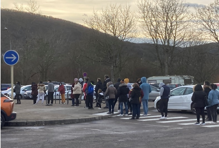 Besançon : Longues files d’attente dans les centres de dépistage