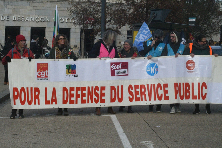 Fonction publique : 1500 fonctionnaires battent le pavé à Besançon