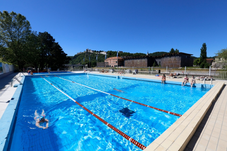 Besan&ccedil;on : la saison estivale des piscines d&eacute;bute avec l&rsquo;ouverture de Port-Joint