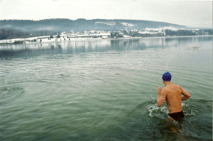 Nouvelle traversée du lac Saint-Point à la nage de Christophe Corne