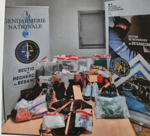 Des armes, des véhicules volés, plus de 150.000€ de stupéfiants, et quatre individus interpellés à Besançon