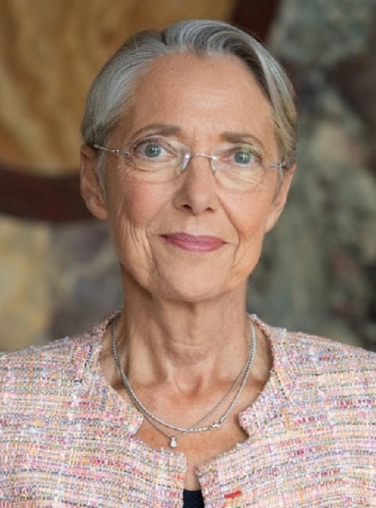 Boutons d’appel dans les établissements scolaires : Elisabeth Borne se dit favorable