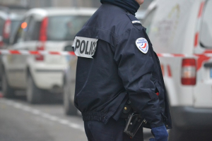 Besançon : Il menace les policiers avec une bouteille en verre