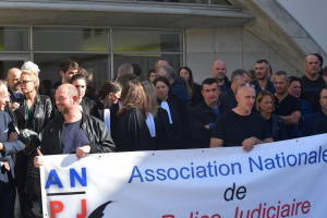 Manifestation aux palais de justice de Besançon