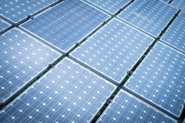 Premiers Sapins : installation de panneaux photovoltaïques sur la toiture de la Mairie-Maison France Services