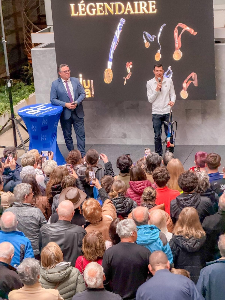 Jura : 700 personnes r&eacute;unies pour c&eacute;l&eacute;brer le champion olympique Quentin Fillon Maillet