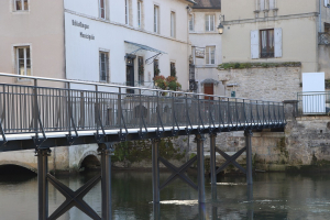 Ornans : réouverture de la passerelle sur la Loue au public