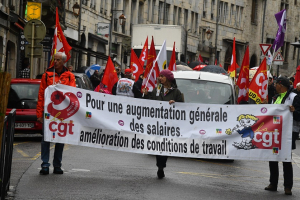 Mobilisation sociale : entre 300 et 400 personnes défilent dans la rue à Besançon