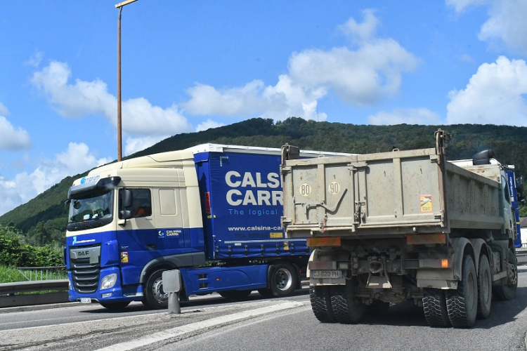 RN83 : le trafic des poids lourds en forte baisse six mois apr&egrave;s l'interdiction du transit