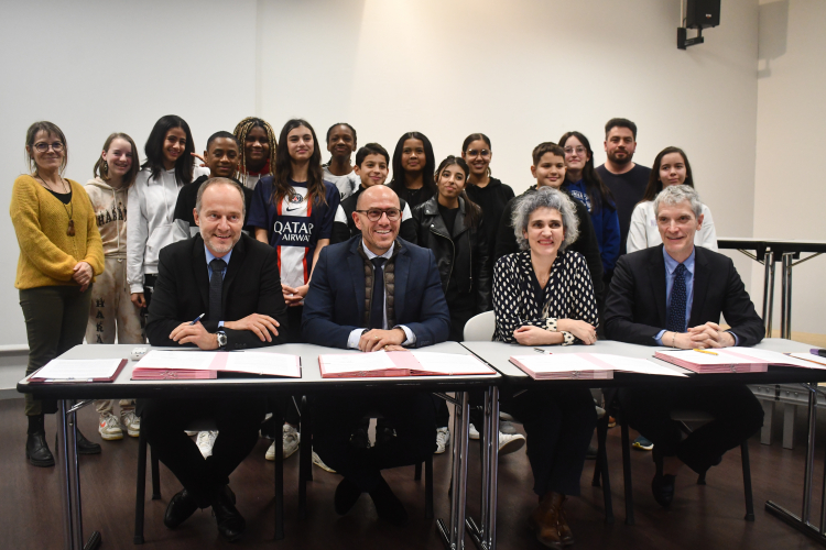 Collège Voltaire à Besançon : La première classe théâtre à horaires aménagés
