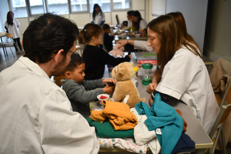 Besan&ccedil;on : l&rsquo;&laquo; h&ocirc;pital des nounours &raquo; pour apprivoiser le monde m&eacute;dical