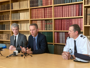 Enseignante menacée avec une arme : Le parquet demande le placement sous contrôle judiciaire des deux mineurs