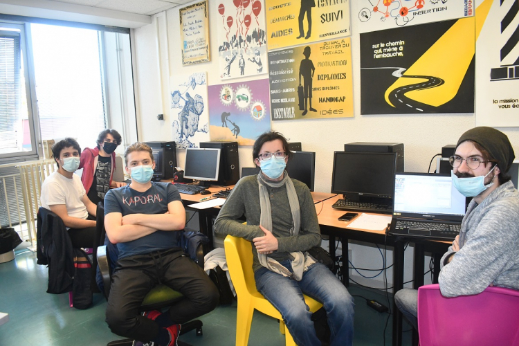 Besançon : Douze jeunes, âgés de 16 à 25 ans, s’intéressent aux métiers du numérique