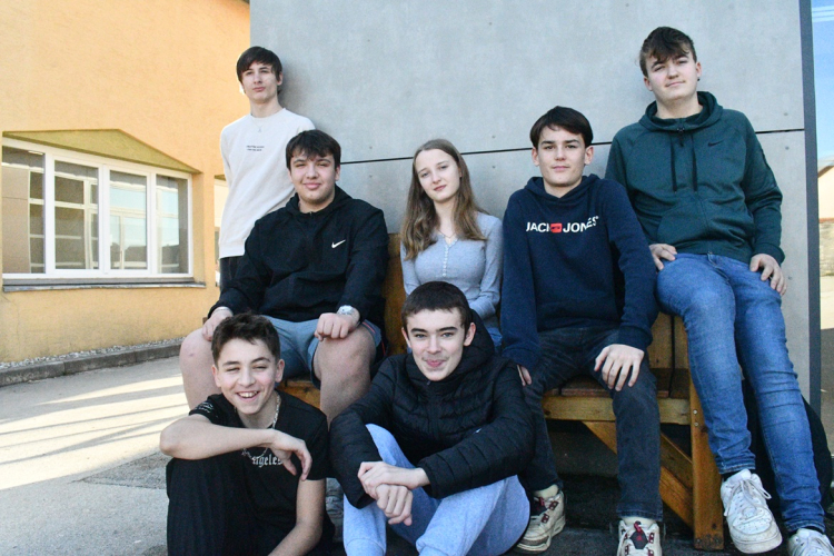 Au coll&egrave;ge LaSalle de Levier, des &eacute;l&egrave;ves de 3e organisent un grand rassemblement automobile pour les portes ouvertes