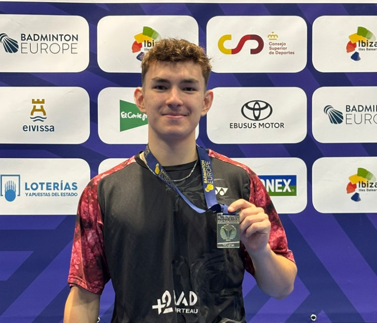 Badminton : une double médaille d&#039;argent pour le Mortuacien Arthur Tatranov