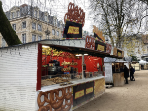 Besançon se pare pour Noël : deux sapins de la forêt à Levier au centre-ville