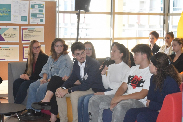 Education nationale : inviter les jeunes à s’engager