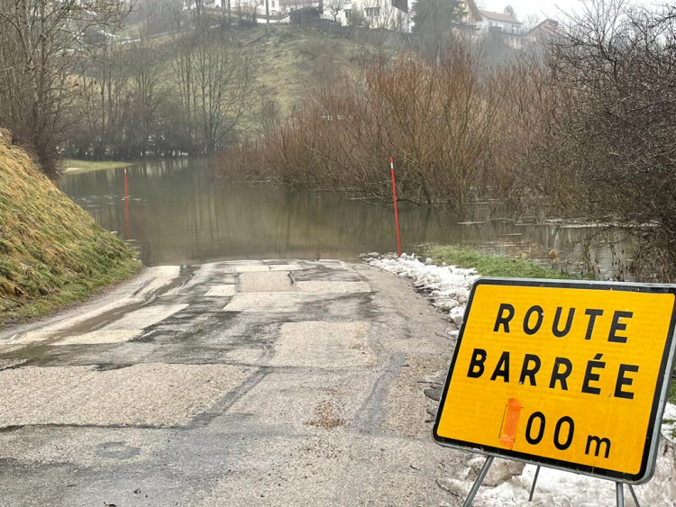 Villers le Lac : Le Doubs est sorti de son lit