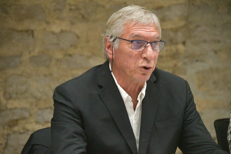Municipales &agrave; Pontarlier : arriv&eacute; en t&ecirc;te, Patrick Comte refuse toute fusion de listes