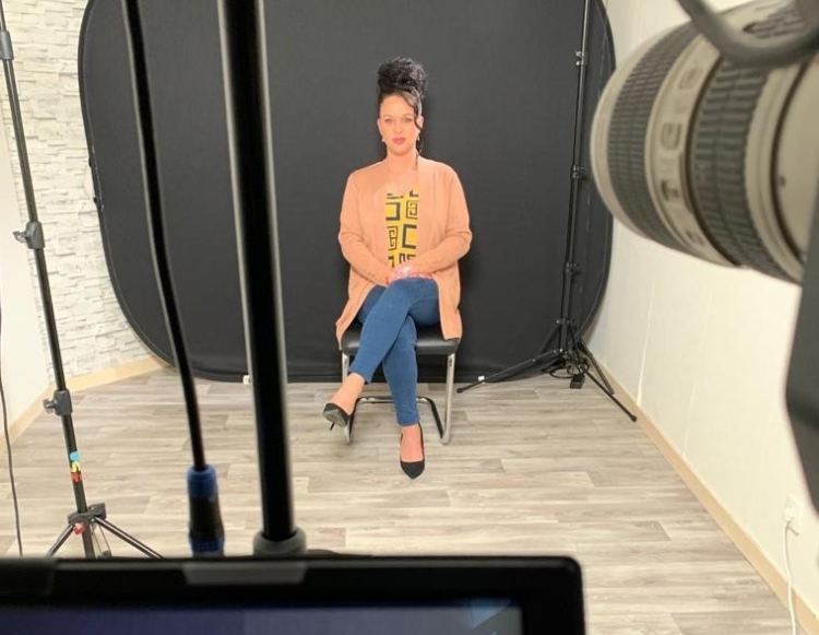 Il y 20 ans, Kelly Maitrepierre était torturée et laissée pour morte. Aujourd&#039;hui, elle témoigne dans un film