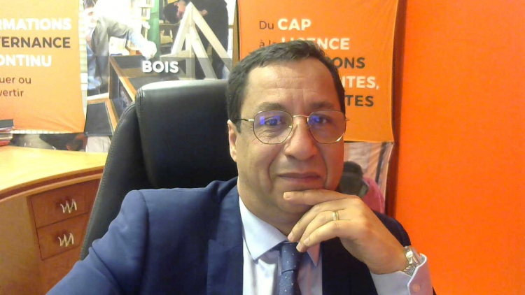 Mouchard : Être formé par ses pairs. Une pédagogie très inspirante