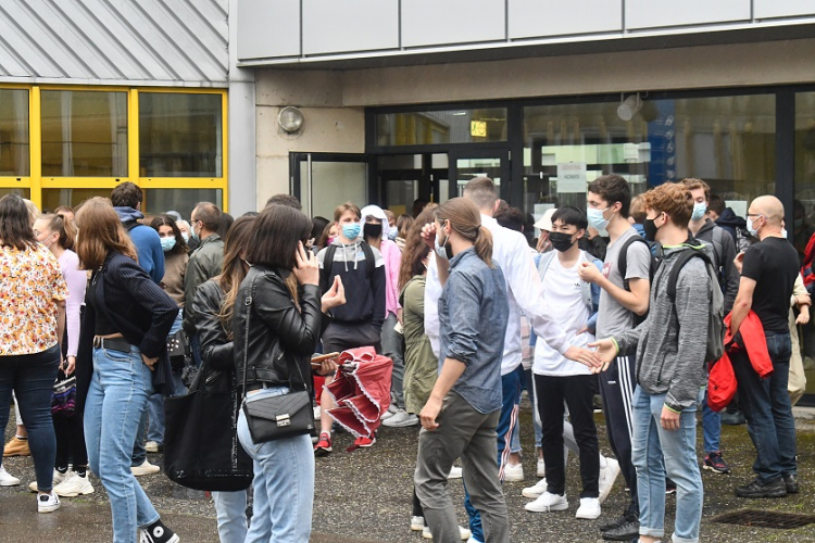 Bac 2021 : Ambiance au lycée Victor Hugo