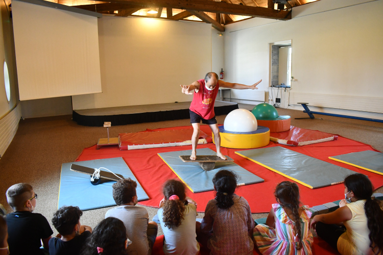 Initiation aux arts du cirque à la Saline Royale d&#039;Arc-et-Senans