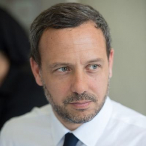 Adrien Taquet en déplacement à Besançon ce mercredi