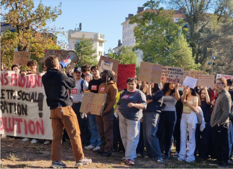 Besan&ccedil;on : plus de 200 lyc&eacute;ens mobilis&eacute;s devant Pergaud