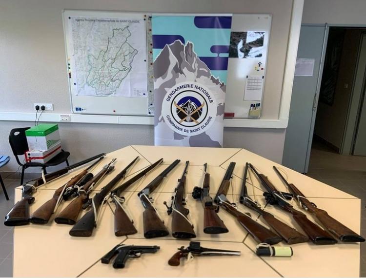 Jura : 14 armes non déclarées découvertes par les gendarmes à Saint-Claude