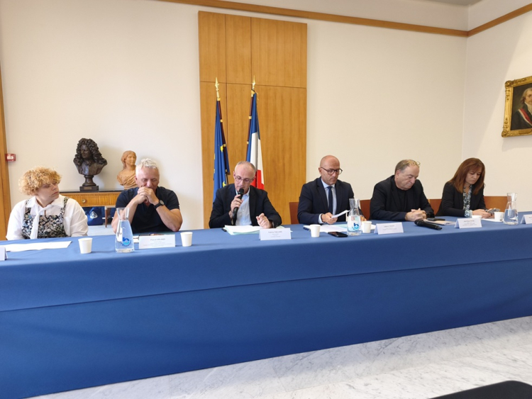 Besan&ccedil;on : la majorit&eacute; d&eacute;fend ses priorit&eacute;s, le pont de la R&eacute;publique cristallise les tensions