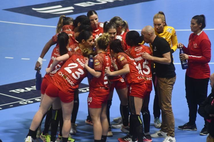 Handball / D1 féminine : l&#039;ESBF s&#039;impose face à Saint-Amand