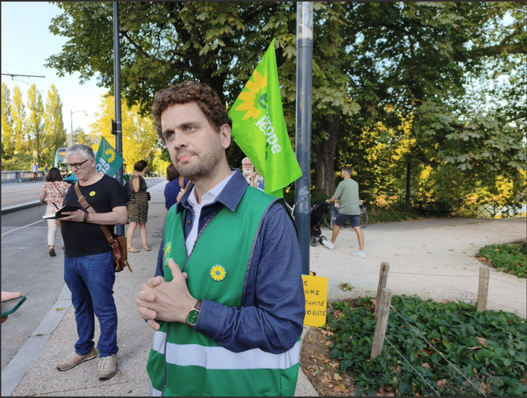 Besan&ccedil;on : les &eacute;cologistes se mobilisent contre le retour des voitures sur le pont de la R&eacute;publique