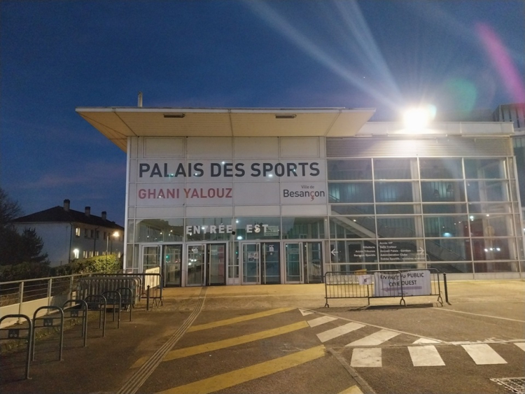 Besan&ccedil;on : un nouveau parquet au Palais des Sports