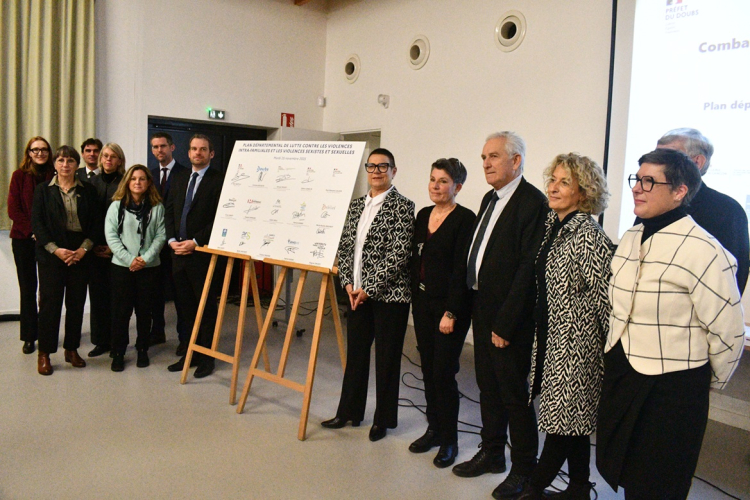 Doubs : signature du troisième plan de lutte contre les violences faites aux femmes
