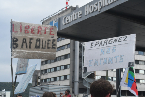 Pass sanitaire : Nouveau rassemblement devant le CHU Minjoz