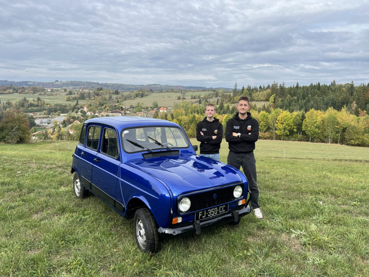 Haut-Doubs / Remonot : Anthony et Lo&iuml;c Vuillot, deux fr&egrave;res se pr&eacute;parent &agrave; traverser le d&eacute;sert marocain au volant d'une 4L