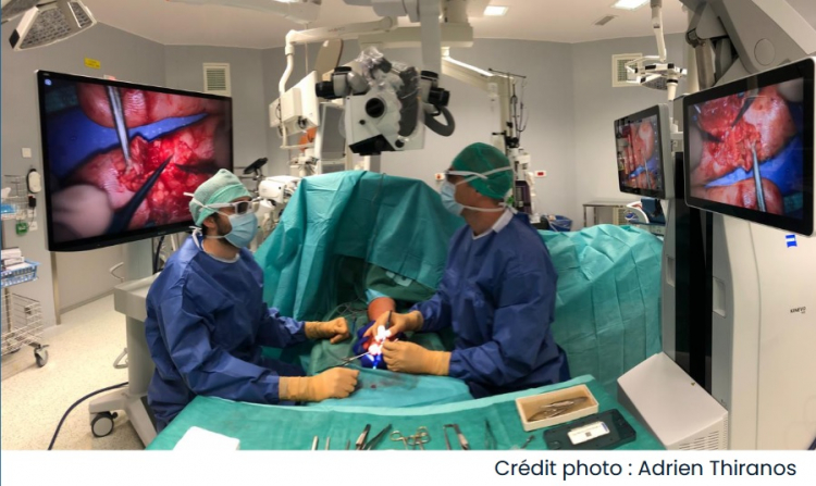 CHU Minjoz : La microscope 3D robotisée investit le bloc opératoire