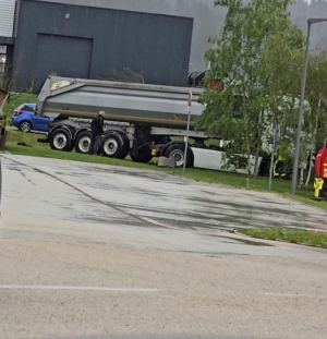 Pontarlier : un camion percute la façade d’un commerce